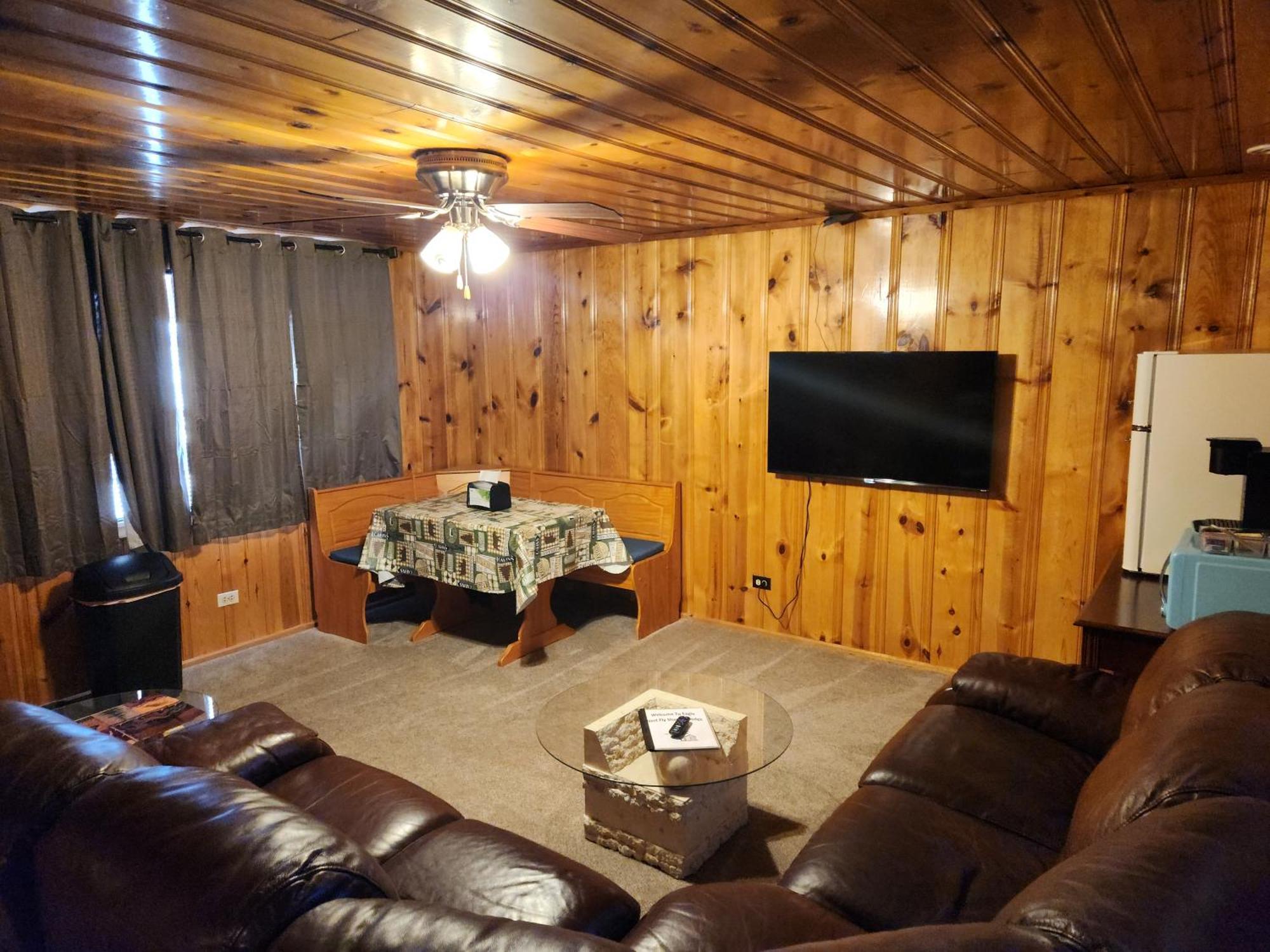 Eagle Nest Fly Shack & Lodge Стая снимка